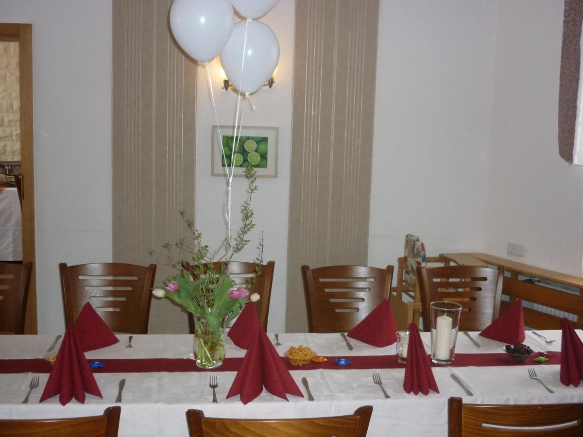 Hotel Waldhaus-Hutzelhoeh Ruhla Buitenkant foto